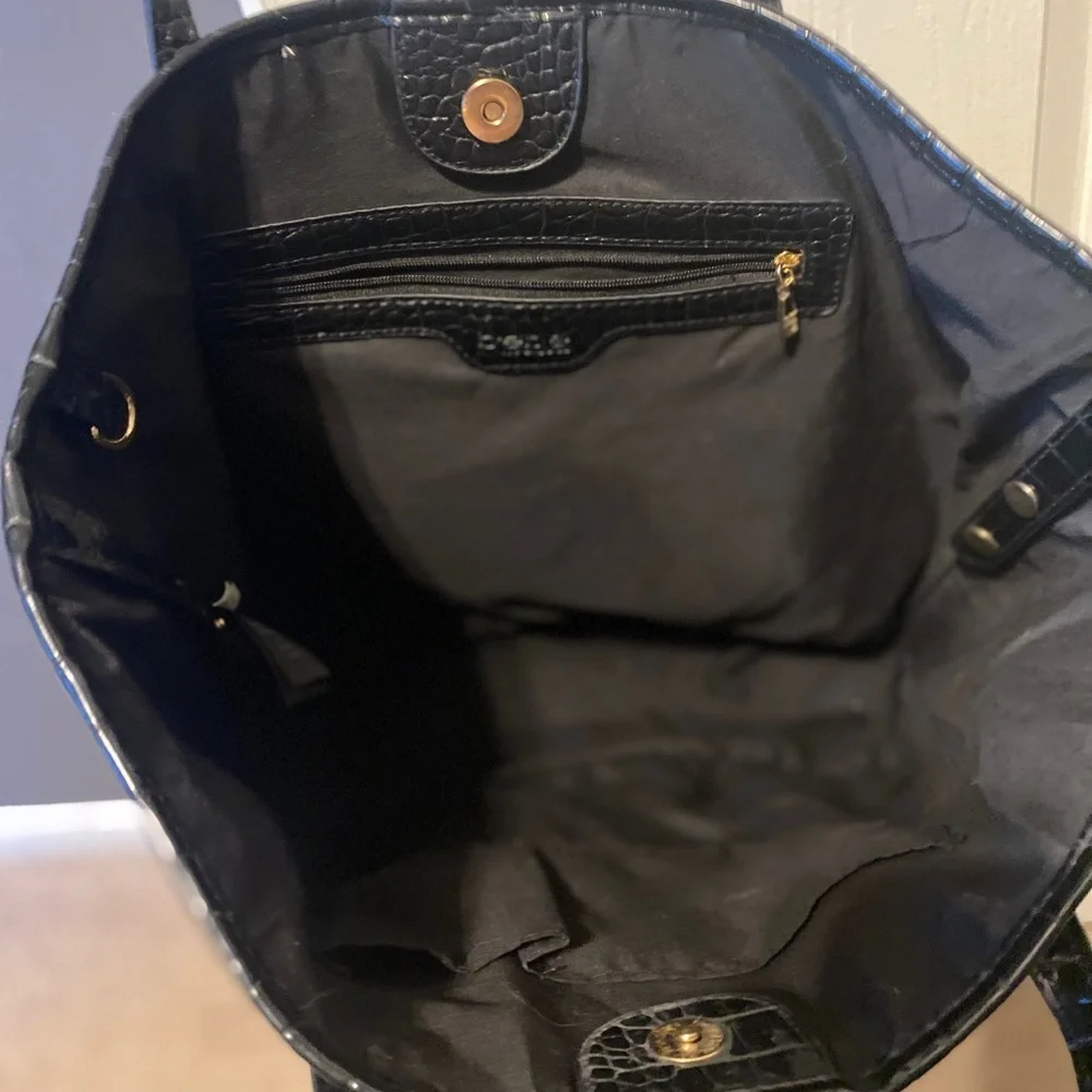 BEBE Black Faviola Stamped Croco Tote Purse w/Matching Pouch. EUC